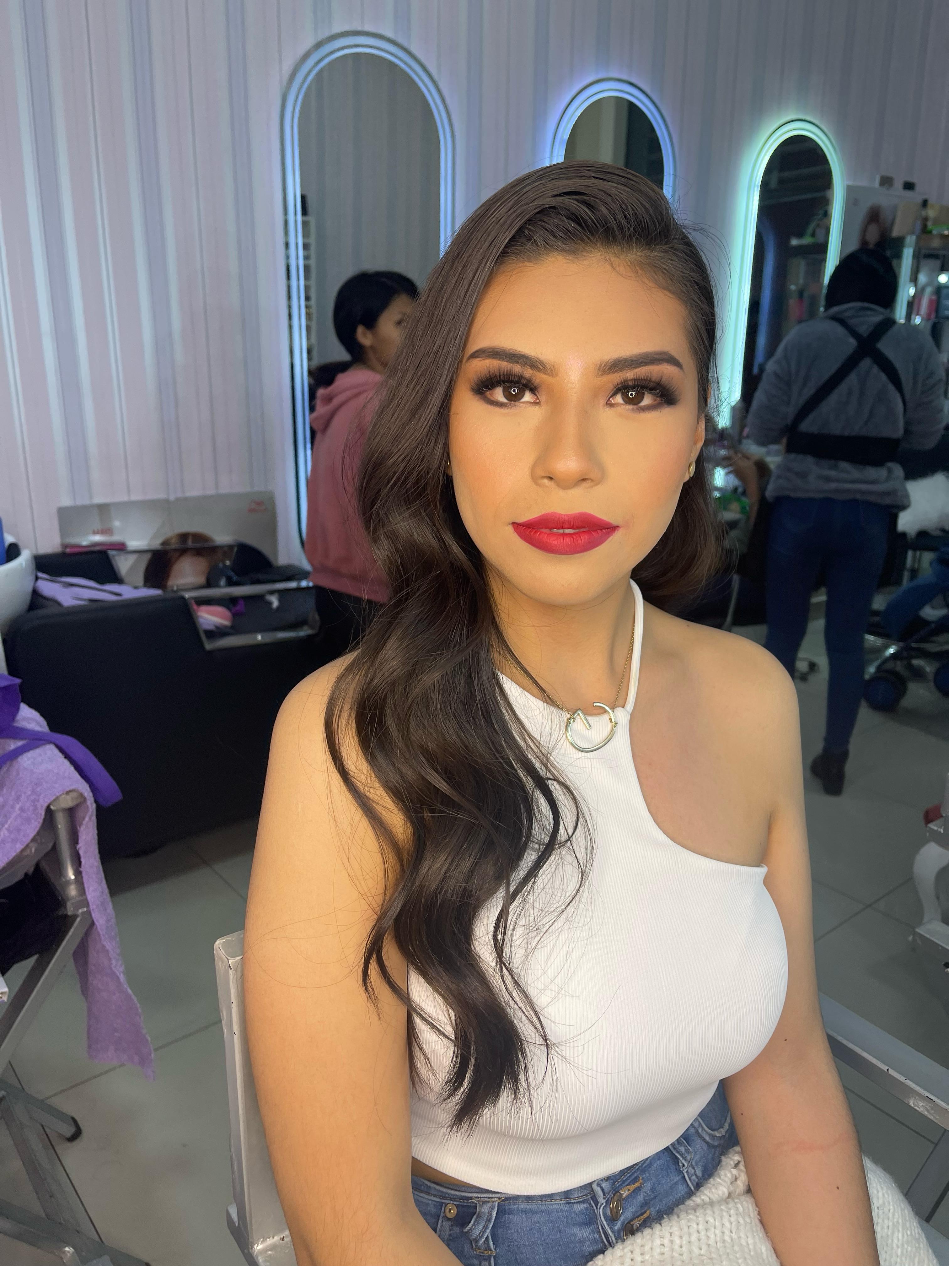 Maquillaje social en Clau Beauty Studio